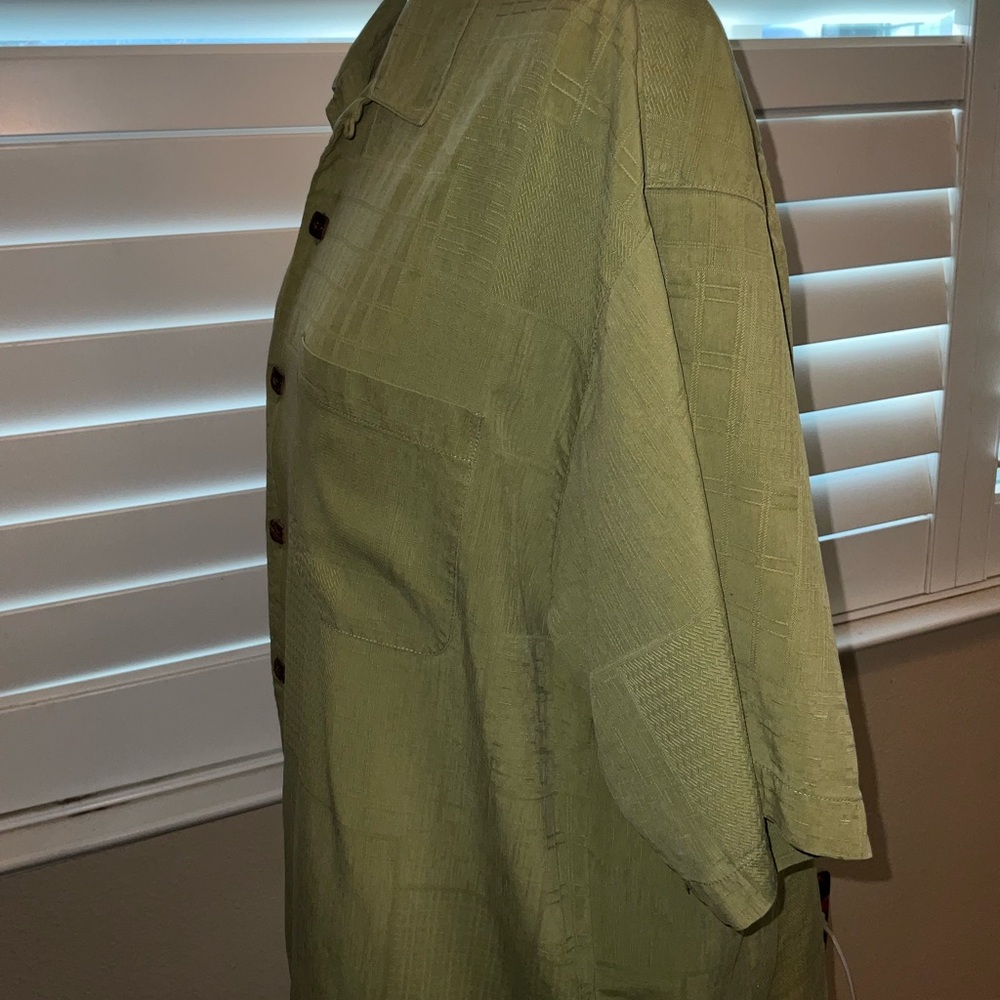 Tommy Bahama Silk Shirt with Tropical Graphic - Picture 4 of 10